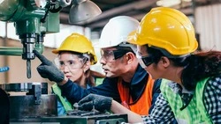 Не закончившим 9 класс подросткам помогут поступить в ПТУ