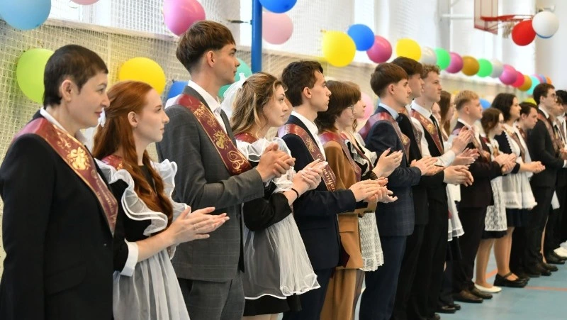 Курильским выпускникам пожелали великого будущего