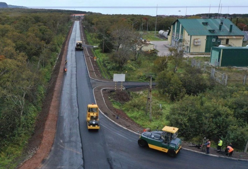 У курильских дорожников осень выдалась жаркой