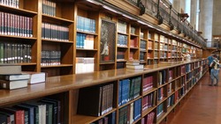 День библиотекаря в 2024 году: история и традиции праздника, красивые открытки