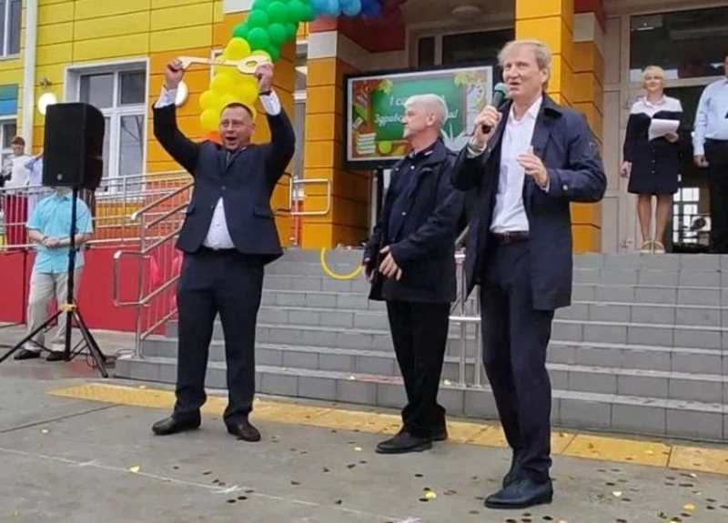 В День знаний рейдовские ученики и учителя отметили новоселье
