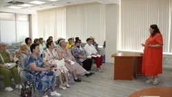 «Серебряным» волонтёрам рассказали о защите от мошенников 