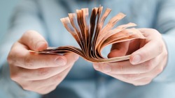 Денежный шторм обрушится на 3 знака зодиака с 20 по 25 марта