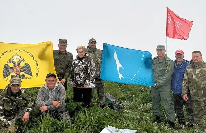 Над горой Коврижка водрузили Знамя Победы