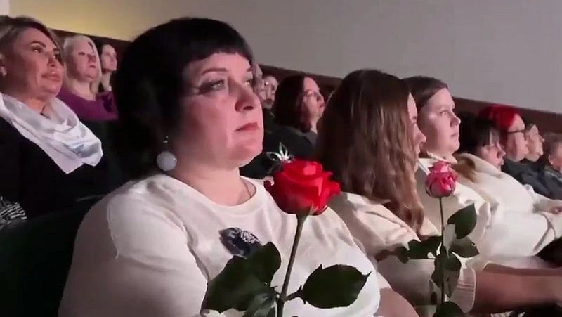 "От всего сердца!" - Валерий Лимаренко поздравил островитянок с праздником