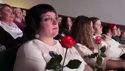 "От всего сердца!" - Валерий Лимаренко поздравил островитянок с праздником