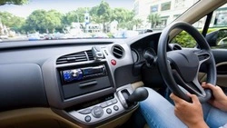 Праворульные и гибридные автомобили запретили ввозить в Россию