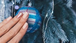 Лунный календарь маникюра на декабрь-2024: благоприятные дни для похода к мастеру