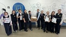 Сахалинские школьники отправили письма и посылку участникам спецоперации