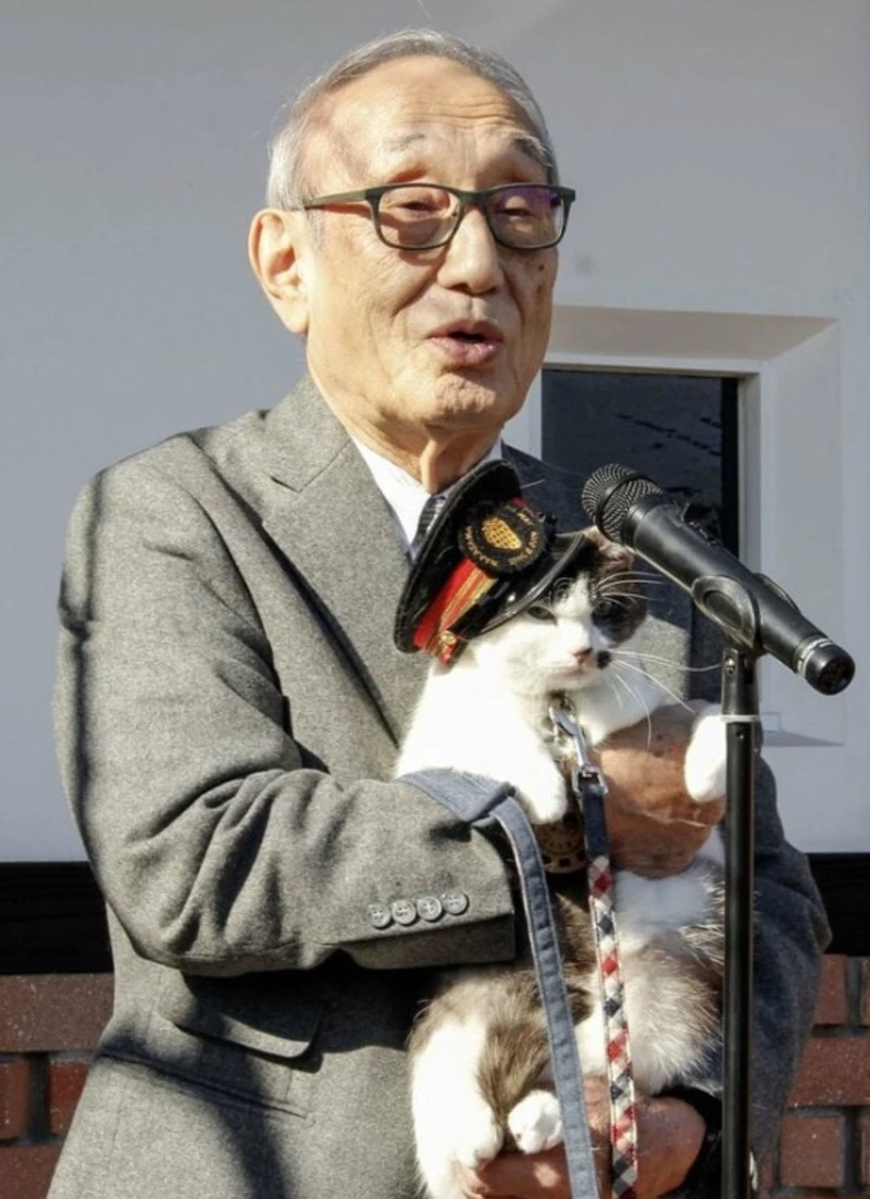 В Японии кошку назначили начальником железнодорожной станции