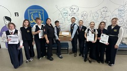 Сахалинские школьники отправили письма и посылку участникам спецоперации