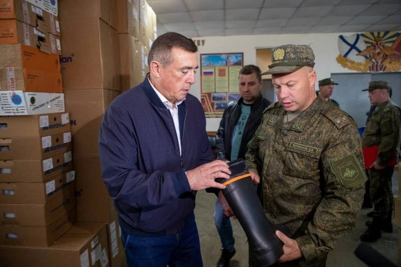 Валерий Лимаренко проверил условия быта мобилизованных сахалинцев и курильчан