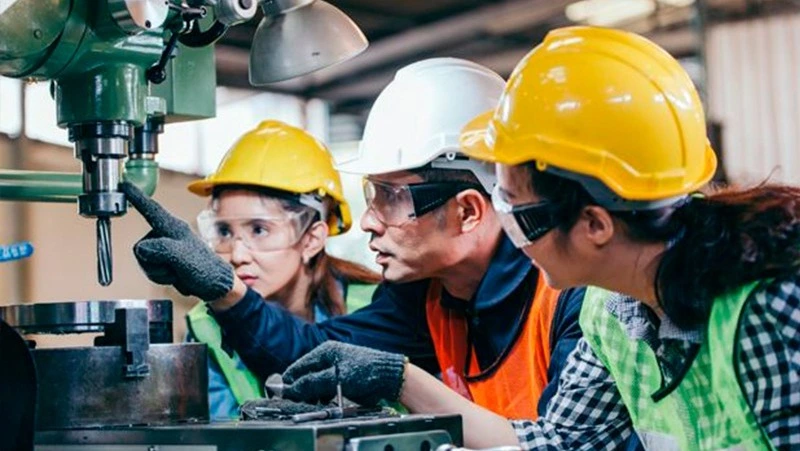 Не закончившим 9 класс подросткам помогут поступить в ПТУ