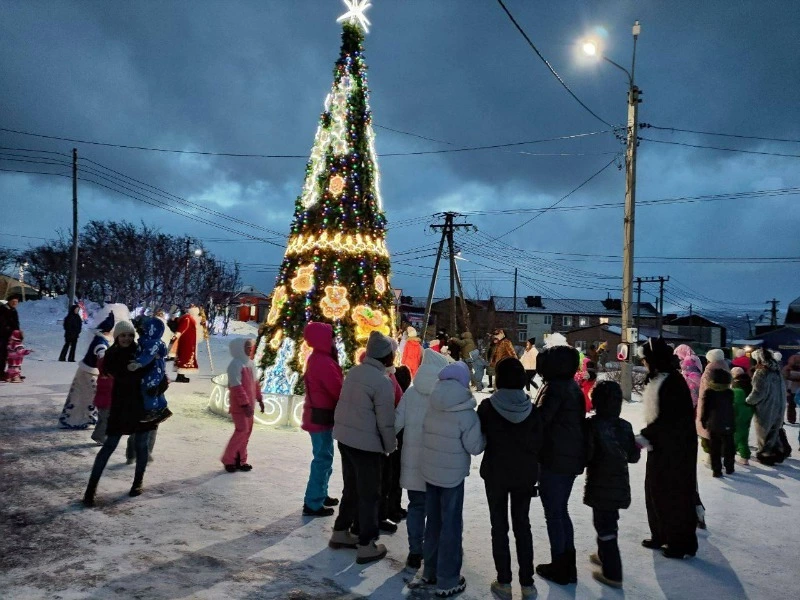 В Курильске отрылась городская ёлка