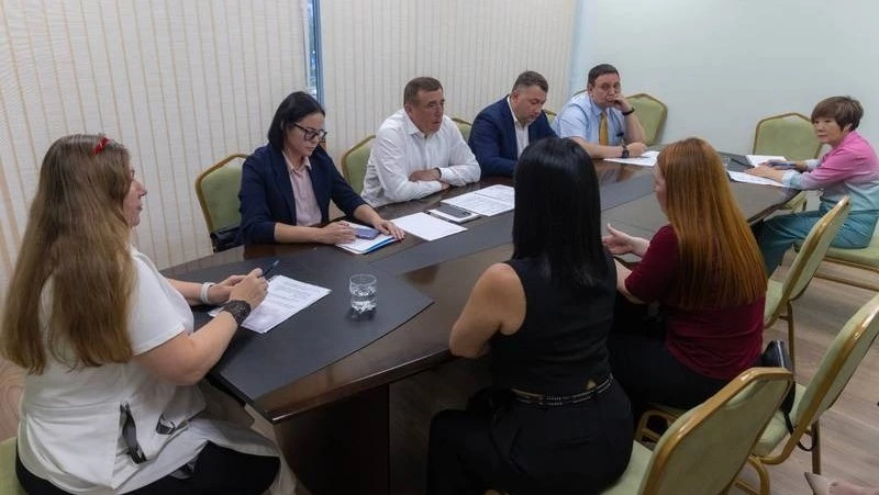 Валерий Лимаренко провел совместный приём пациентов и проводников здоровья