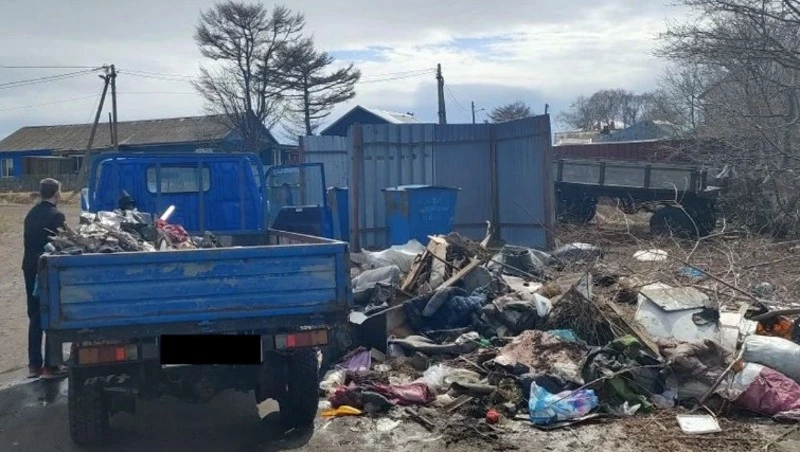 Свалка на улице Мира опять становится местом раздора  