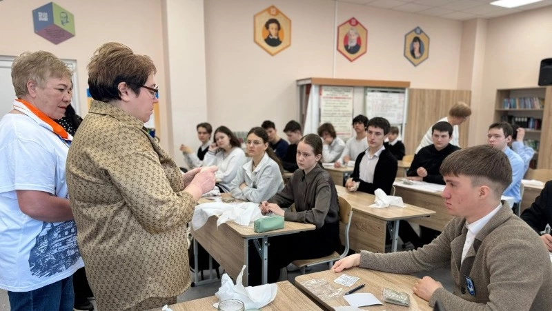 Серебряные волонтёры поделились своим опытом с курильскими школьниками