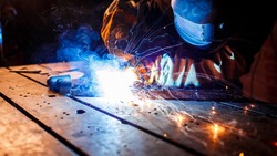 День сварщика 2025: как появилась профессия, чем живет сегодня и какие факты о ней удивляют