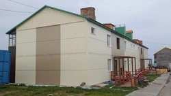 Дома в Курильске встретят зиму с новыми фасадами 
