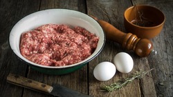 Как улучшить вкус покупного фарша: 5 простых хитростей