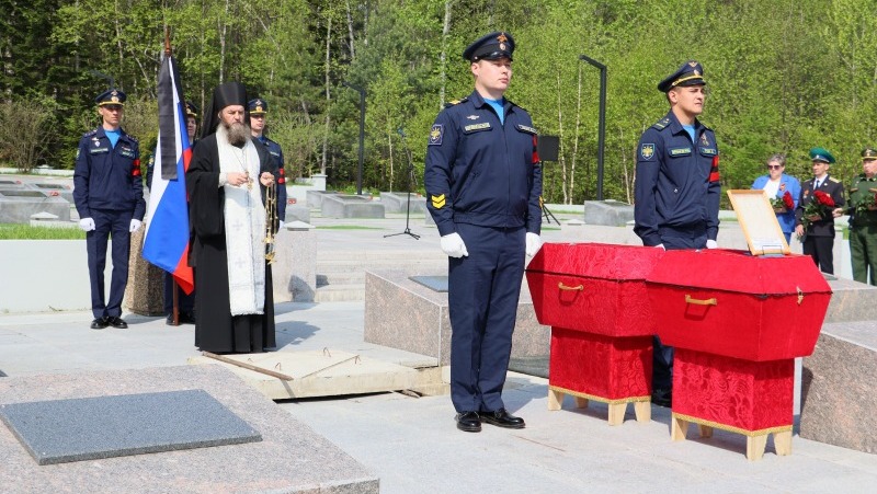 Останки советских воинов с почестями захоронили на Сахалине 