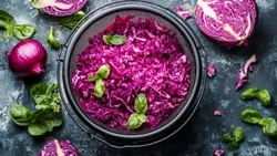Похудение без голодовки: как приготовить салат, который поможет сбросить вес