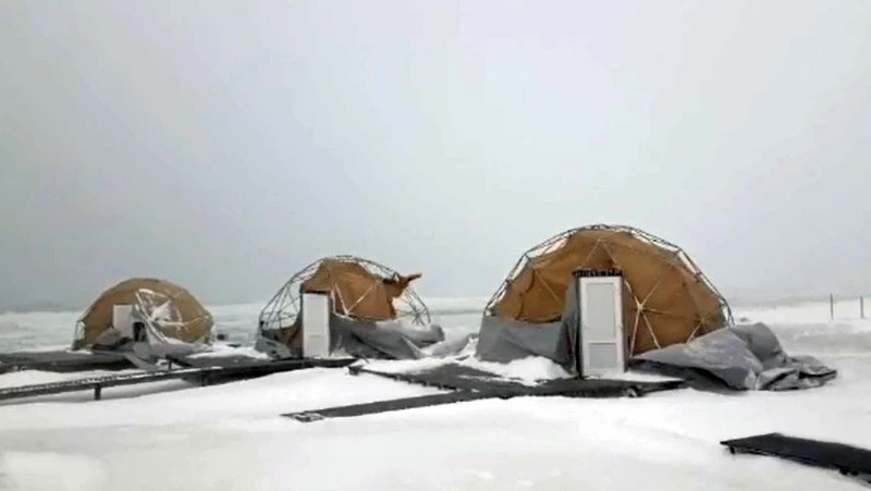 Минтуризма отсудил более 5,5 млн рублей у владельца глэмпинга на Итурупе