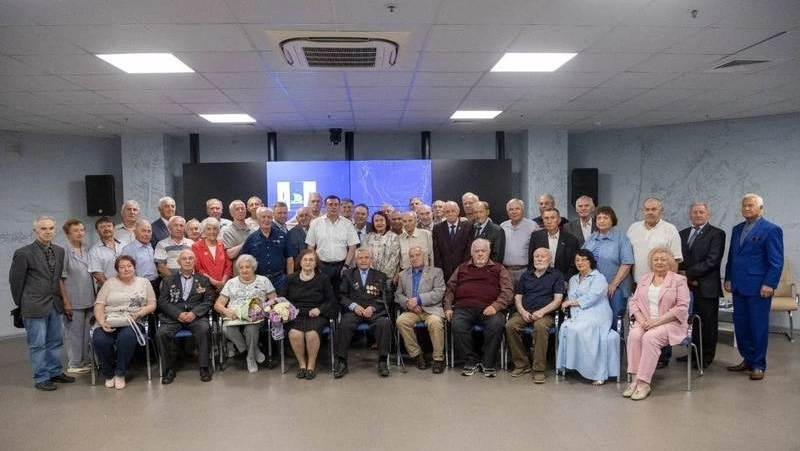Губернатор Лимаренко встретился с общественниками и почётными гражданами