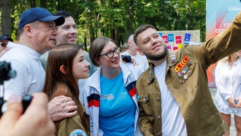 Валерий Лимаренко поздравил сахалинцев и курильчан с Днём российского студенчества