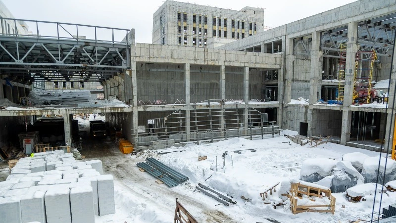 Валерий Лимаренко проверил ход строительства кампуса СахалинТех 