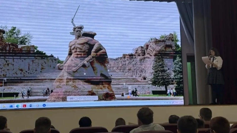 Курильские школьники почтили память участников Сталинградской битвы 