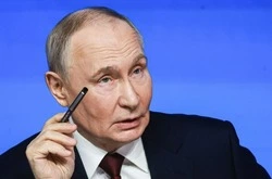 Владимир Путин запретил изымать у многодетных семей земельные участки и автомобили за долги
